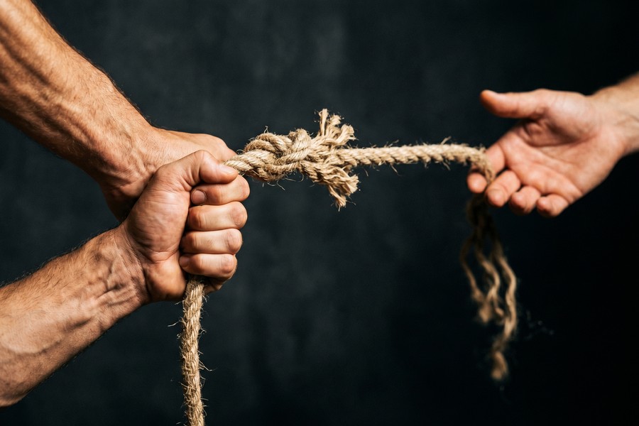 Illustration of shared loan responsibility between two borrowers and legal liability risks